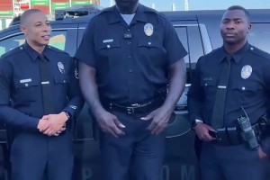 老冤家了哈！奧尼爾身穿警服第一件事就是：派人去收拾巴克利~